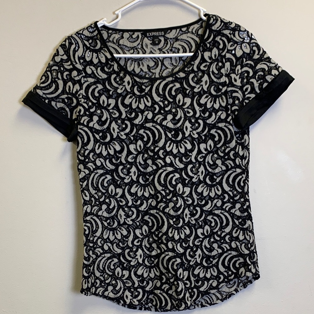 Express Monochrome Swirl Short Sleeve Top